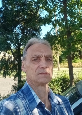 Viktor, 63, A Magyar Népköztársaság, Budapest