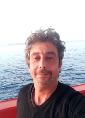 Nazim, 42, Repubblica Italiana, La Spezia