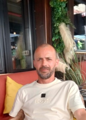 Robert из Bălți 39 лет