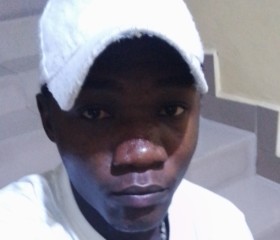 Peter, 27, Douala