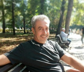 Юрий, 66 лет, Москва