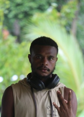 James из Port Moresby 20 лет