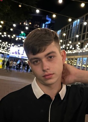 Евгений из Гиагинскаи 19 лет