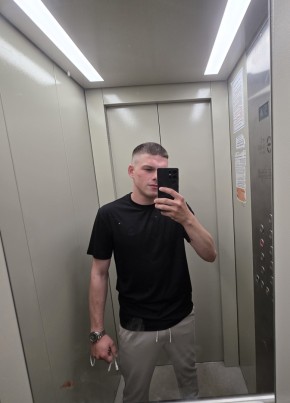 Илья из Майкопа 24 года