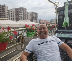 Oleg, 50, Moscow