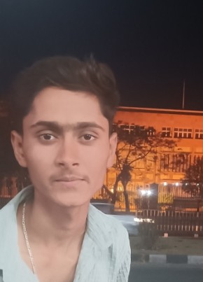 Vivek Chouhan, 18, India, Lachhmangarh Sīkar