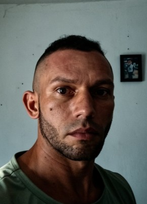 José из Medellín 18 лет
