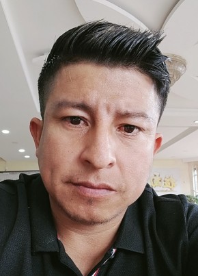 Luis Peñafiel, 40, República del Ecuador, Quito