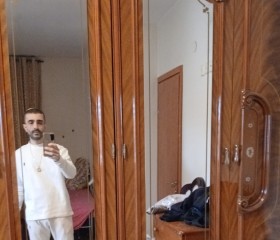 Uri, 28, Ness Ziona