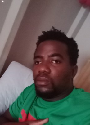 Onel Wilson, 28, Republiek Suriname, Paramaribo