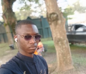 Stephan, 18, Libreville