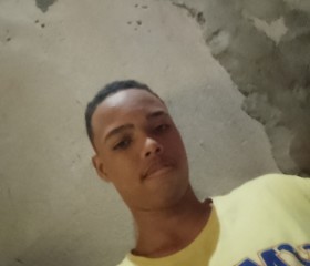 Robson, 20, Ribeira do Pombal