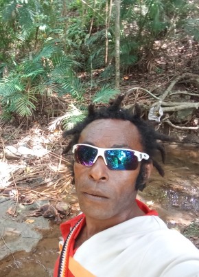 Gideon Mose из Port Moresby 18 лет