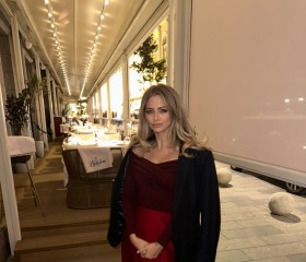 Elena, 30, London