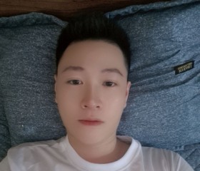 Trung, 22, Hanoi