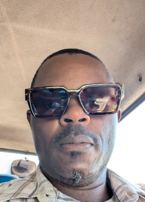 Huggins, 50, Zimbabwe, Harare