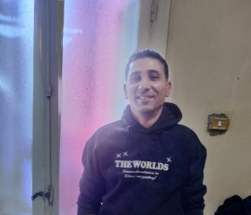 مصطفى كامل, 40, Cairo