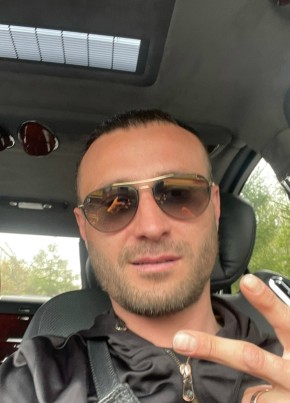 Александр из Великого Устюга 37 лет