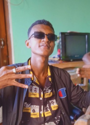 Steleo, 24, République de Madagascar, Antananarivo