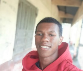 Nicolas, 21, Mahanoro