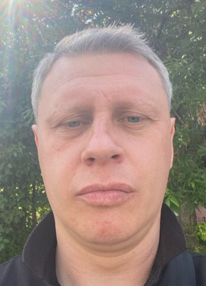 Роман из Solihull 44 года