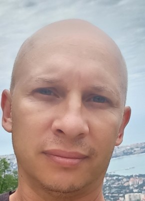 Дмитрий из Новотитаровскаи 44 года