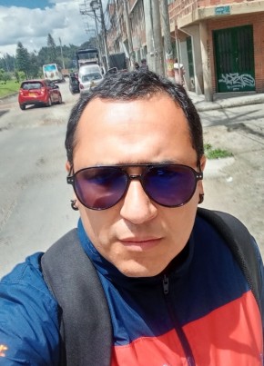 Carlos, 19, Colombia, Soacha