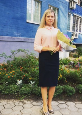 Лариса, 41, Россия, Воронеж