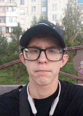 Максим Андреевич из Новокузнецка 19 лет