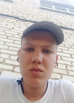 Дима Набокин из Верхнего Мамона 18 лет