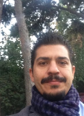 Burak Önvural, 42, Türkiye Cumhuriyeti, İzmir