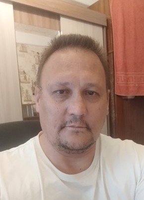 Олег из Колпино 49 лет
