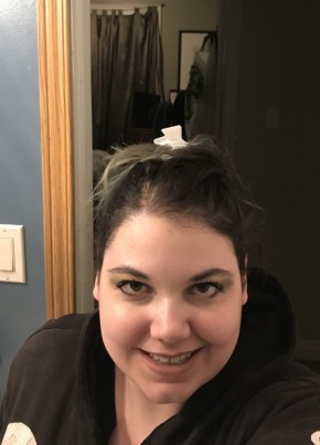 Laura, 34, Canada, Midland