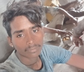 Dilip Kumar, 22 года, Karād
