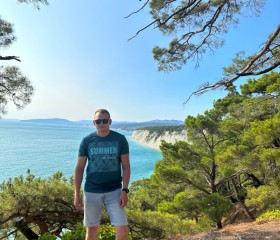 Artem, 30, Makiyivka