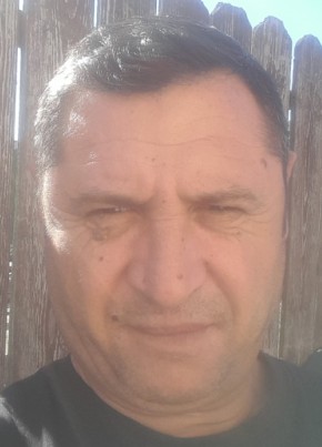 Cristian, 46, Romania, Pitești