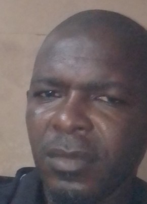 Ibrahim, 33, Sierra Leone, Freetown
