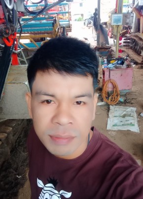 เล็ก, 39, ราชอาณาจักรไทย, ชนแดน