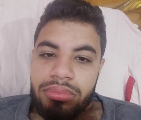 Mohamed, 20, Al Qanayat