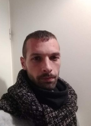 Julien, 35, République Française, Sainte-Geneviève-des-Bois