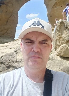 Антон из Астрахани 42 года