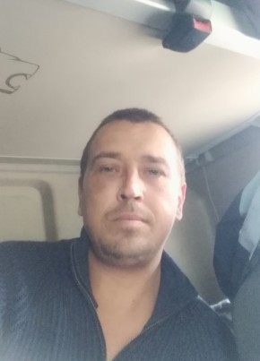 Zhenya Bugayov, 42, France, Lyon