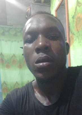 Mäëstro säfkïng, 24, Republic of Cameroon, Yaoundé