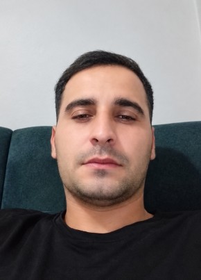 Umut из Adana 27 лет