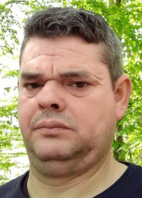 Adrián , 39, République Française, Les Mureaux