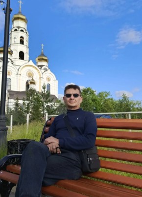 Денис из Увельския 49 лет