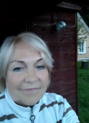 Елена, 71, Россия, Алушта