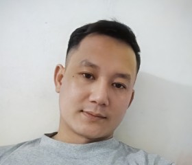 Nguyễn Việt, 33, Hanoi