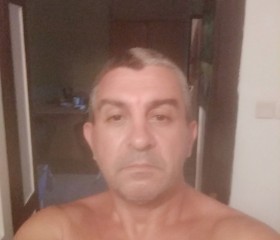 Василий, 46 лет, Tát