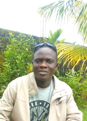 Moses Zinbo, 19, Liberia, Monrovia